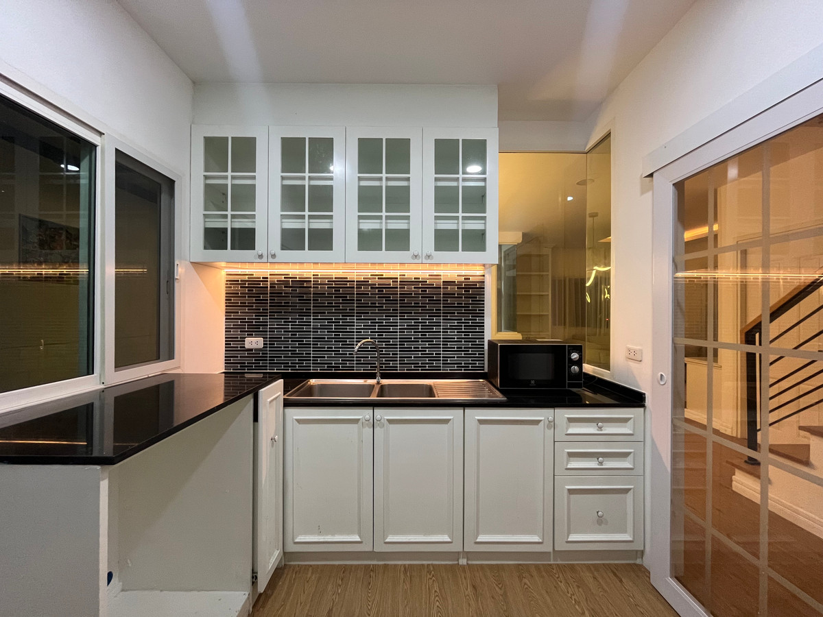 HousePattanakan, Srinakarin : 🏡 Single house for sale With knock-down houses, Golden Village project, On Nut - Phatthanakan, beautiful house, warm atmosphere, fully decorated, ready to move in immediately.