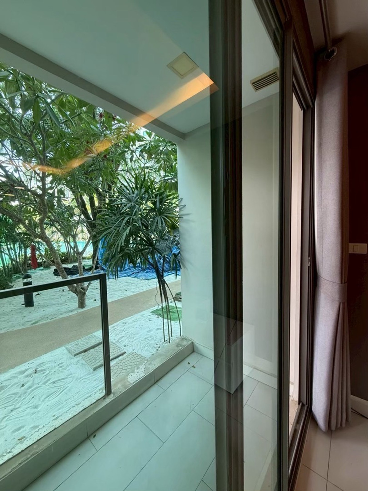 ให้เช่าคอนโดพัทยา บางแสน ชลบุรี สัตหีบ : ให้เช่าคอนโด ลากูน่า บีช 3 มัลดีฟส์ จอมเทียน พัทยา ชั้น1 ติดกับสระว่ายน้ำ Studio Room Pool Access 