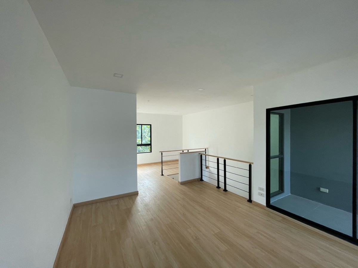 For SaleTownhomePattanakan, Srinakarin : Arden Phatthanakan Townhome for sale  Convenient transportation, near BTS On Nut. Near Phatthanakan Expressway