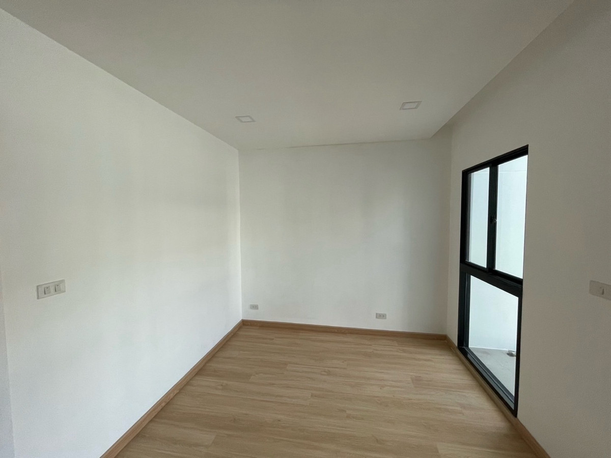 For SaleTownhomePattanakan, Srinakarin : Arden Phatthanakan Townhome for sale  Convenient transportation, near BTS On Nut. Near Phatthanakan Expressway