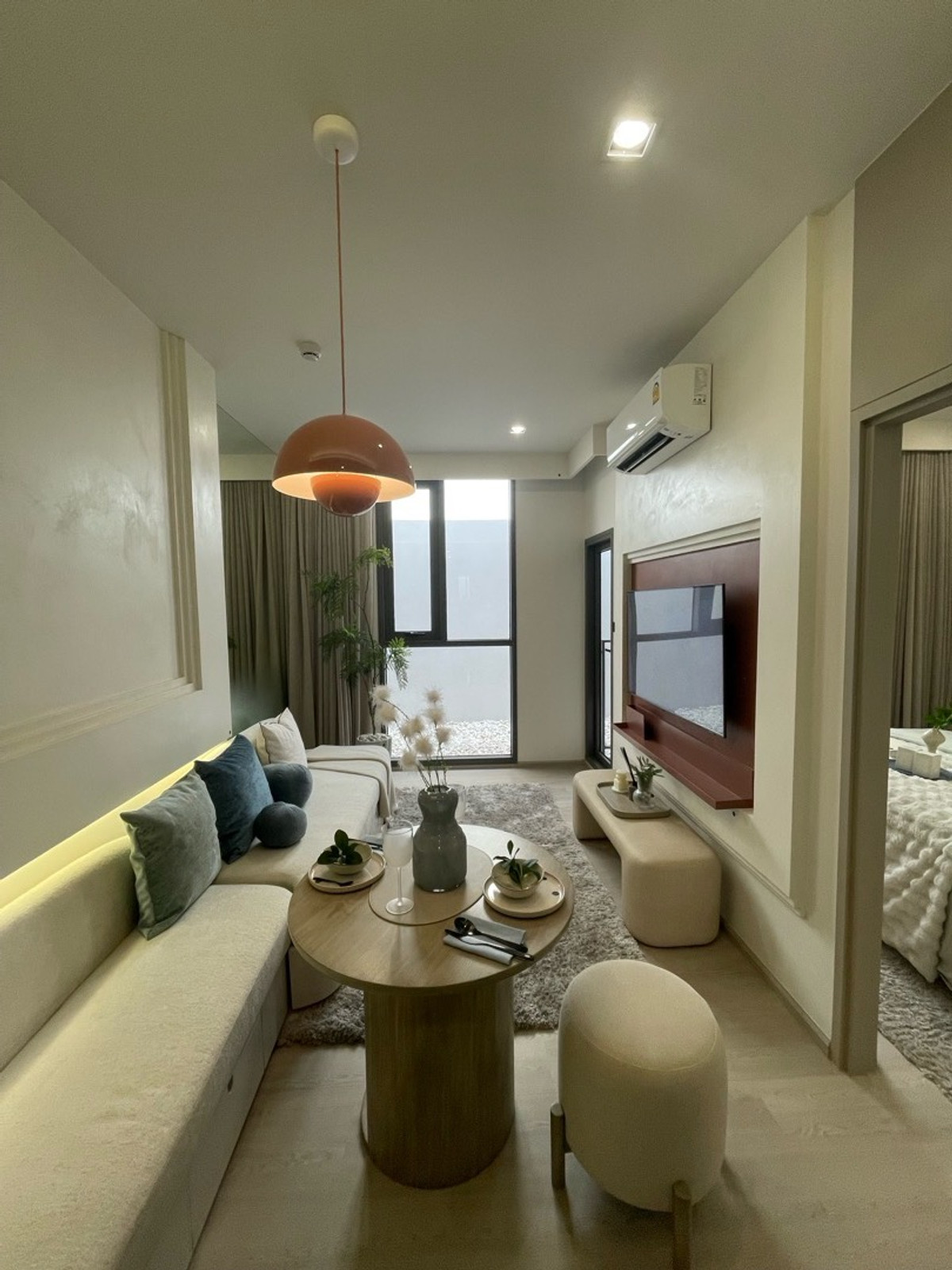 ขายดาวน์คอนโดสุขุมวิท อโศก ทองหล่อ : ขายดาว์น ห้องชุด Refernce Ekkamai มีอ่างอาบน้ำ วิวเมืองทองหล่อ-พร้อมพงษ์ 