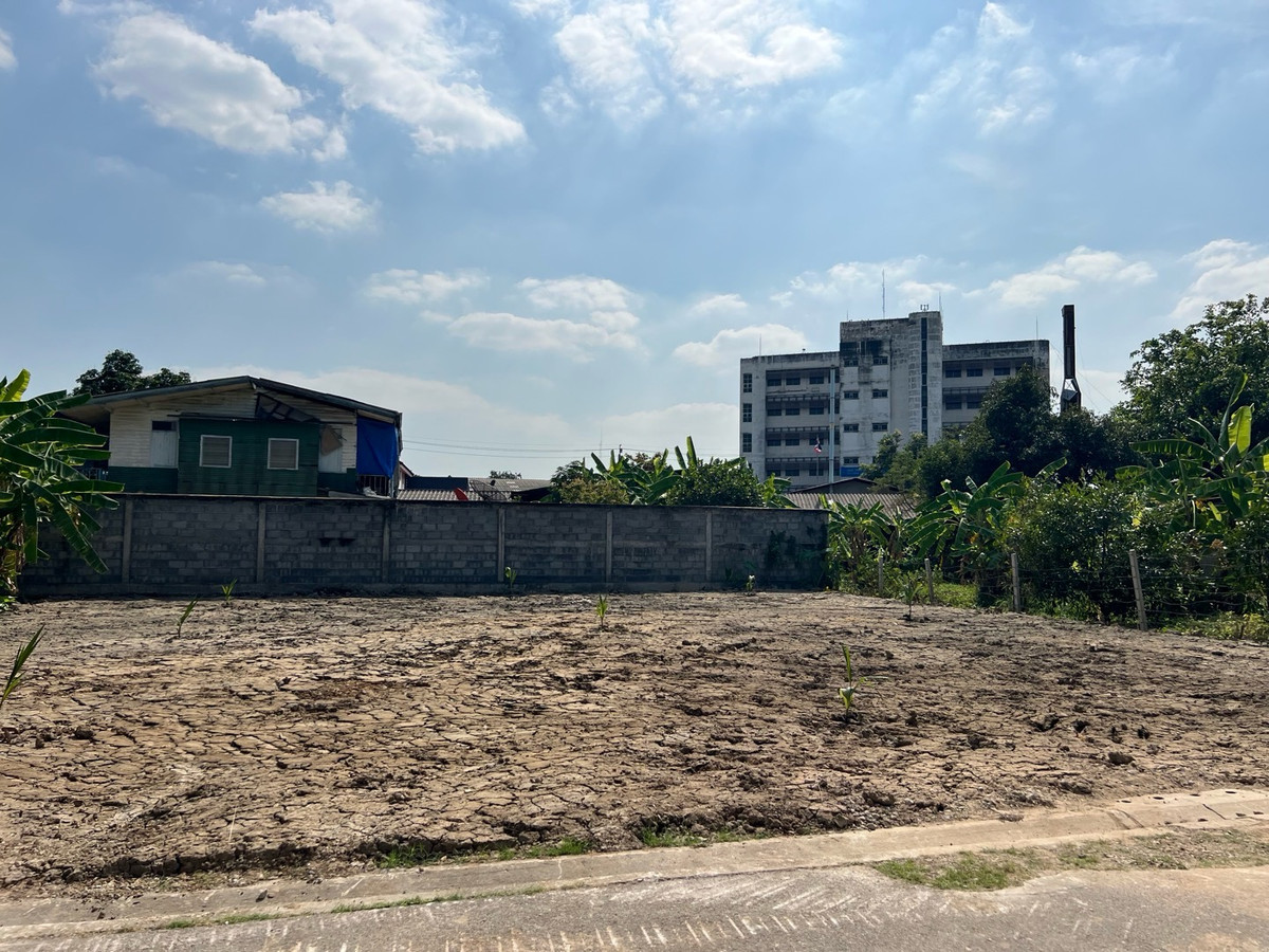 For RentLandBang kae, Phetkasem : Land for rent 107 sq m., square shape. Width 20 meters Soi Phetkasem 108, Intersection 3 เหมาะทำเนอรส์ซิ่งโฮม clinic, store, storage