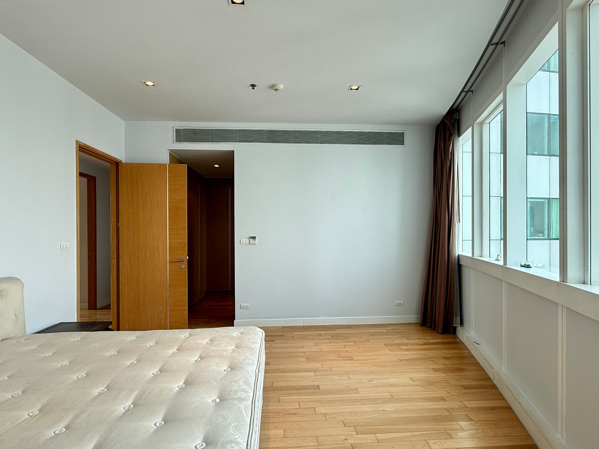 ให้เช่าคอนโดสุขุมวิท อโศก ทองหล่อ : ห้องใหญ่ ชั้นสูง วิวสวน คอนโด 3 ห้องนอน ใกล้อโศกและพร้อมพงศ์