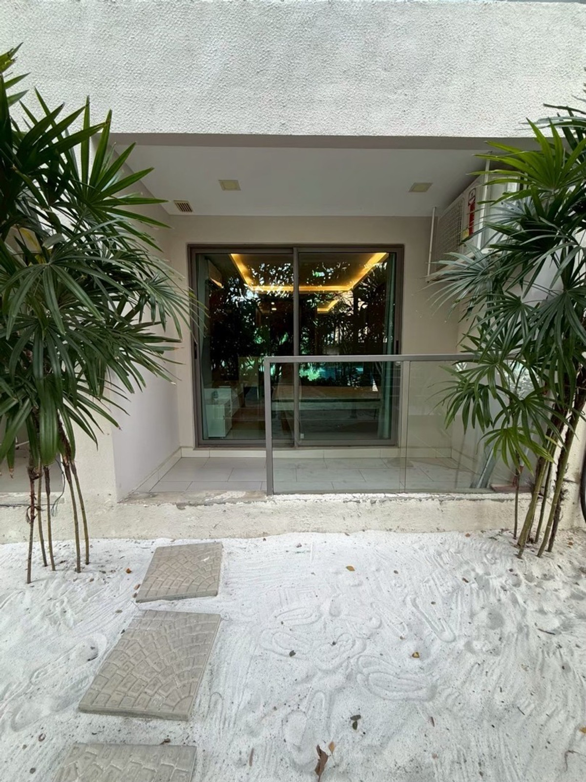 ให้เช่าคอนโดพัทยา บางแสน ชลบุรี สัตหีบ : ให้เช่าคอนโด ลากูน่า บีช 3 มัลดีฟส์ จอมเทียน พัทยา ชั้น1 ติดกับสระว่ายน้ำ Studio Room Pool Access 