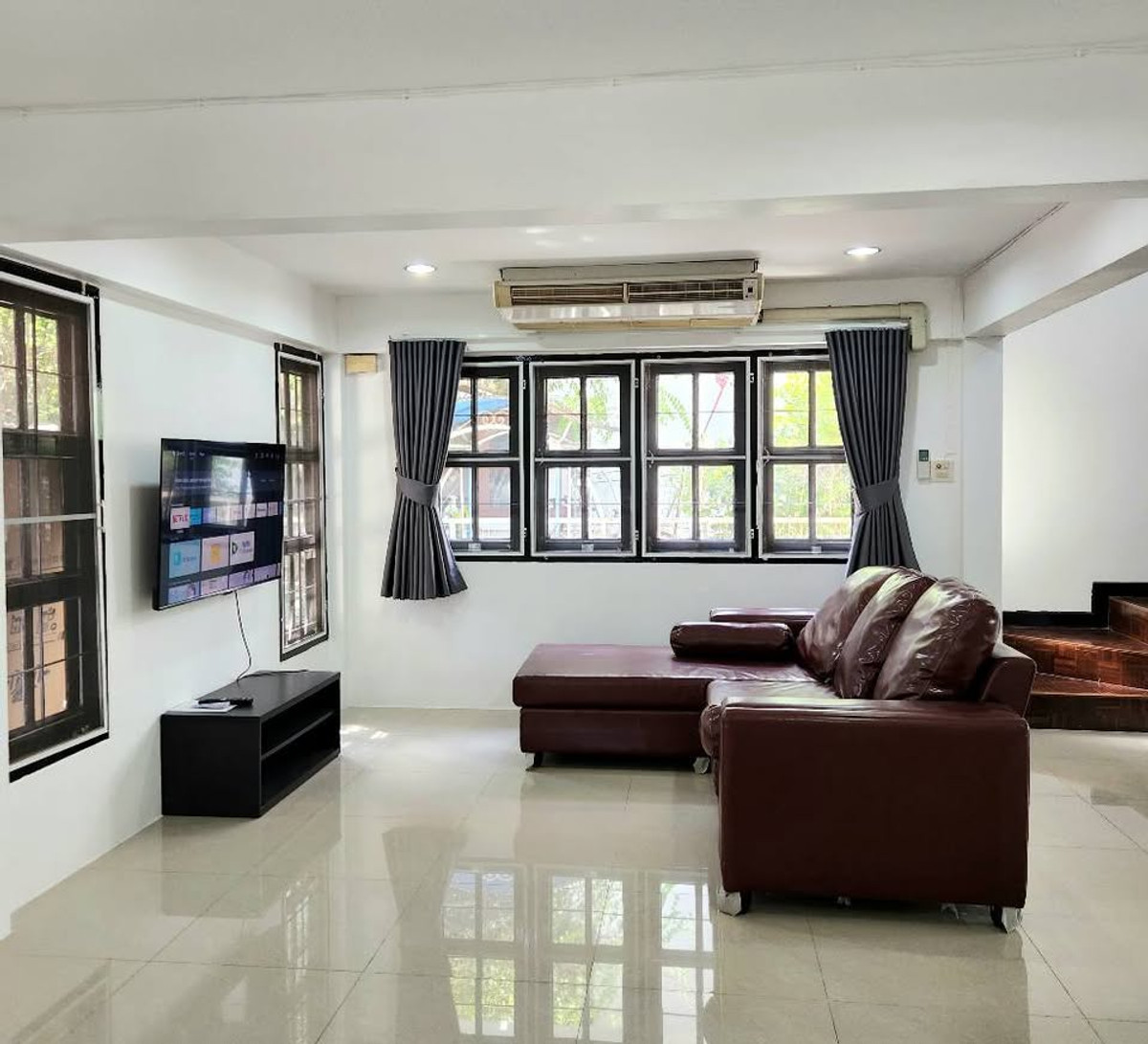 ให้เช่าบ้านมีนบุรี-ร่มเกล้า : ปล่อยเช่าบ้านเดี่ยว 2 ชั้น โครงการ สัมมากร รามคำแหง (HR321)