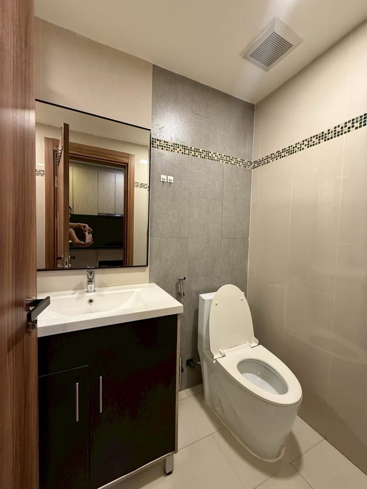 ให้เช่าคอนโดพัทยา บางแสน ชลบุรี สัตหีบ : ให้เช่าคอนโด ลากูน่า บีช 3 มัลดีฟส์ จอมเทียน พัทยา ชั้น1 ติดกับสระว่ายน้ำ Studio Room Pool Access 