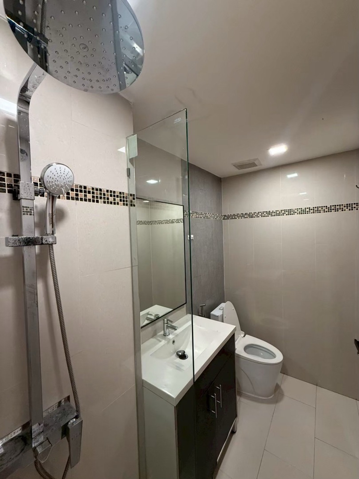 ให้เช่าคอนโดพัทยา บางแสน ชลบุรี สัตหีบ : ให้เช่าคอนโด ลากูน่า บีช 3 มัลดีฟส์ จอมเทียน พัทยา ชั้น1 ติดกับสระว่ายน้ำ Studio Room Pool Access 