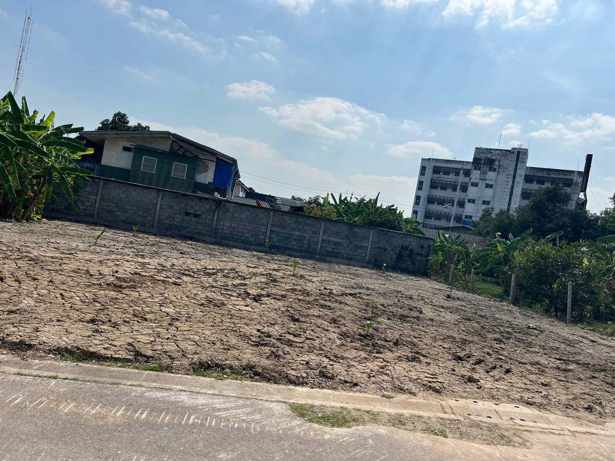 For RentLandBang kae, Phetkasem : Land for rent 107 sq m., square shape. Width 20 meters Soi Phetkasem 108, Intersection 3 เหมาะทำเนอรส์ซิ่งโฮม clinic, store, storage
