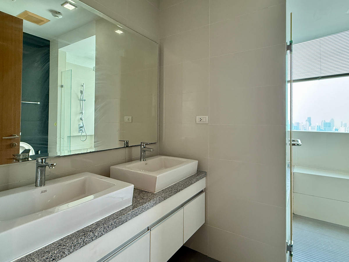 ให้เช่าคอนโดสุขุมวิท อโศก ทองหล่อ : ห้องใหญ่ ชั้นสูง วิวสวน คอนโด 3 ห้องนอน ใกล้อโศกและพร้อมพงศ์