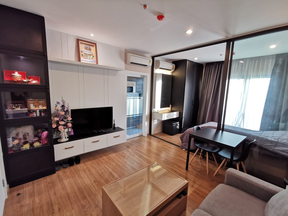 For RentCondoPinklao, Charansanitwong : Condo project The Tree Rio Bang O Station, next to Bang O MRT station, opposite Yanhee Hospital. Decorated and ready to move in