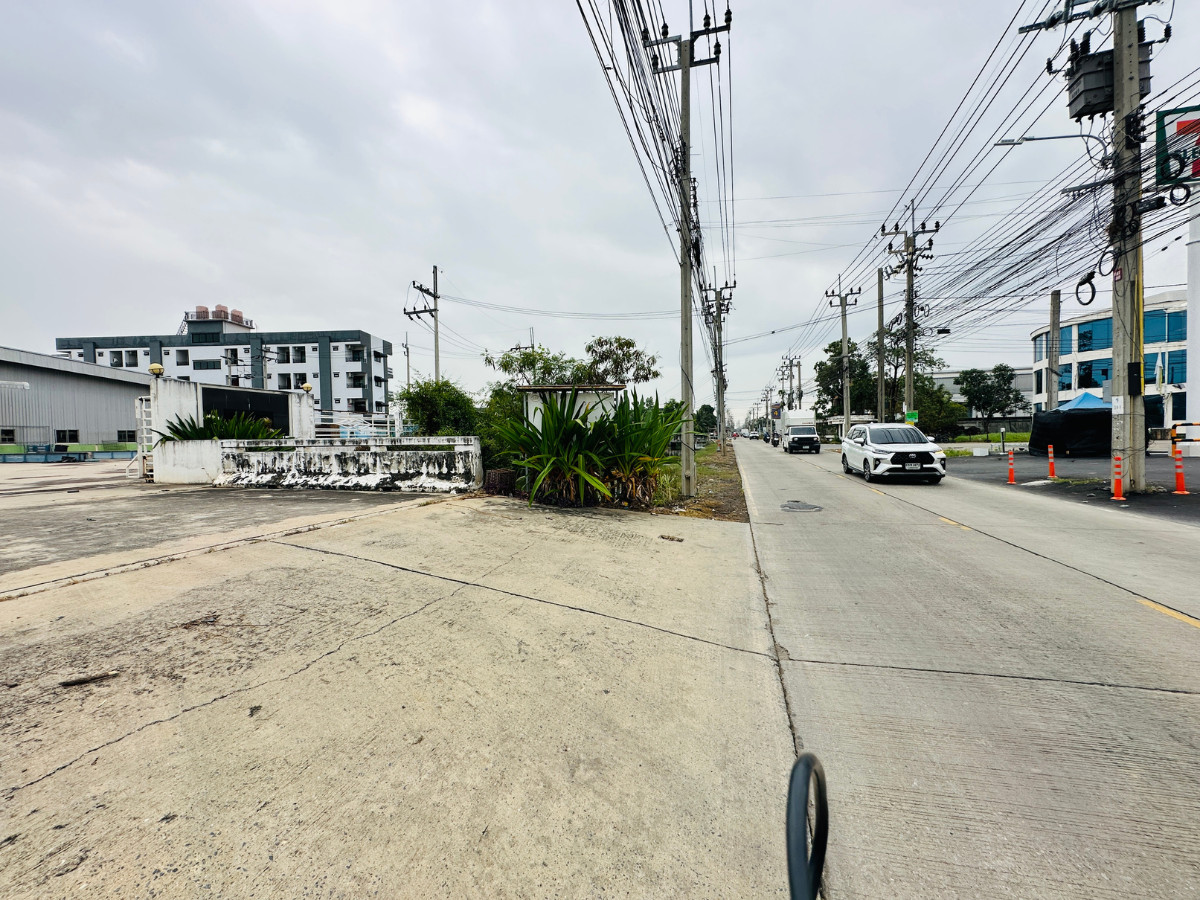FactoryRathburana, Suksawat : Factory for sale/rent, 8,500 sq m., Phang Muang, area 6 rai, Suksawat 84, good condition, large vehicles easy to get in and out, water and electricity ready.