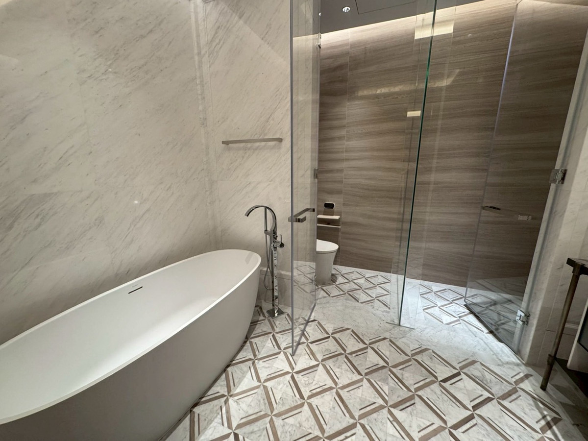 คอนโดวิทยุ ชิดลม หลังสวน : 📢👇 สุดยอดการอยู่อาศัยบนถนนวิทยุ ทำเลพรีเมียมที่หลายคนตามหา พร้อมดื่มด่ำกับวิวเมืองแบบ ไม่บล็อก และพื้นที่ใช้สอยกว้างขวาง เรียบหรู น่าอยู่