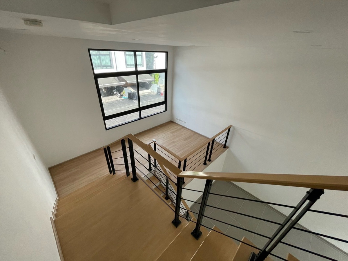 For SaleTownhomePattanakan, Srinakarin : Arden Phatthanakan Townhome for sale  Convenient transportation, near BTS On Nut. Near Phatthanakan Expressway