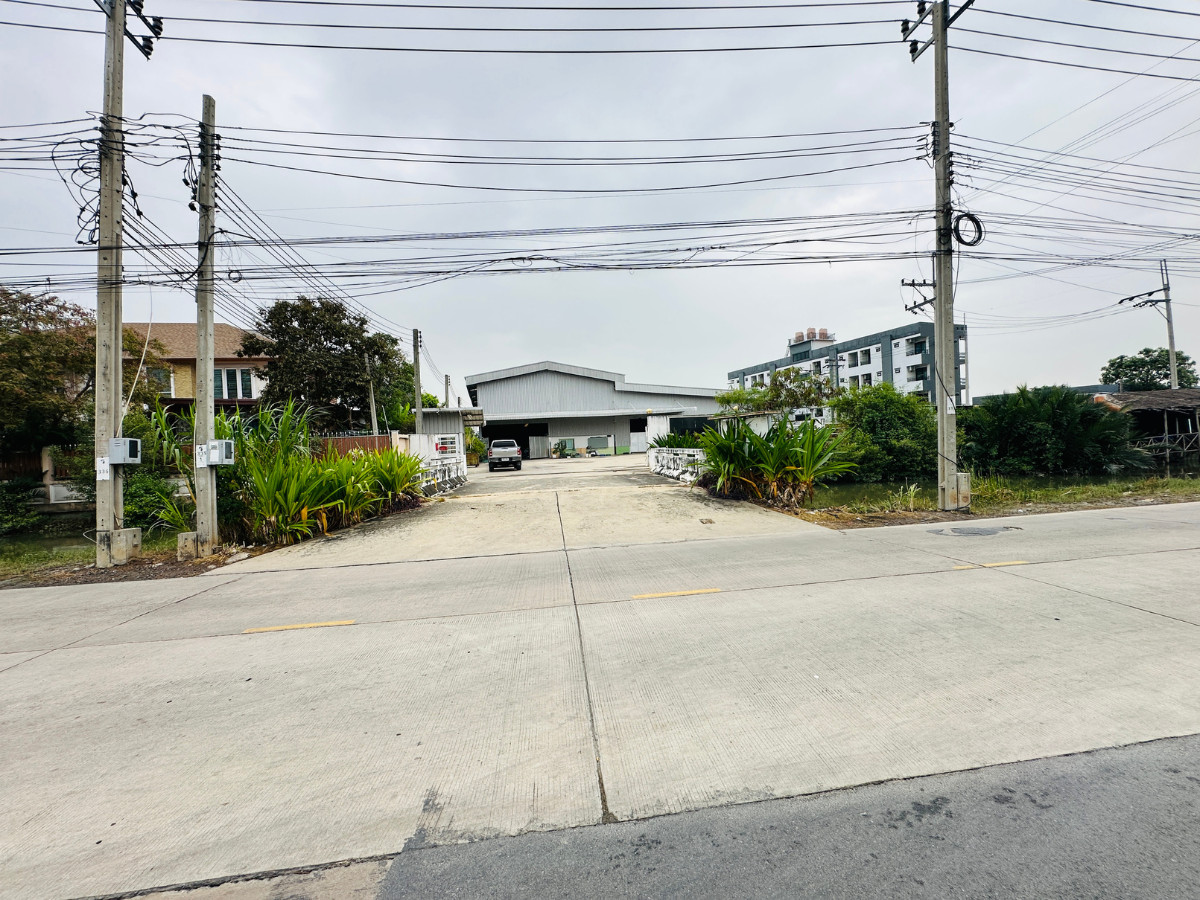 FactoryRathburana, Suksawat : Factory for sale/rent, 8,500 sq m., Phang Muang, area 6 rai, Suksawat 84, good condition, large vehicles easy to get in and out, water and electricity ready.