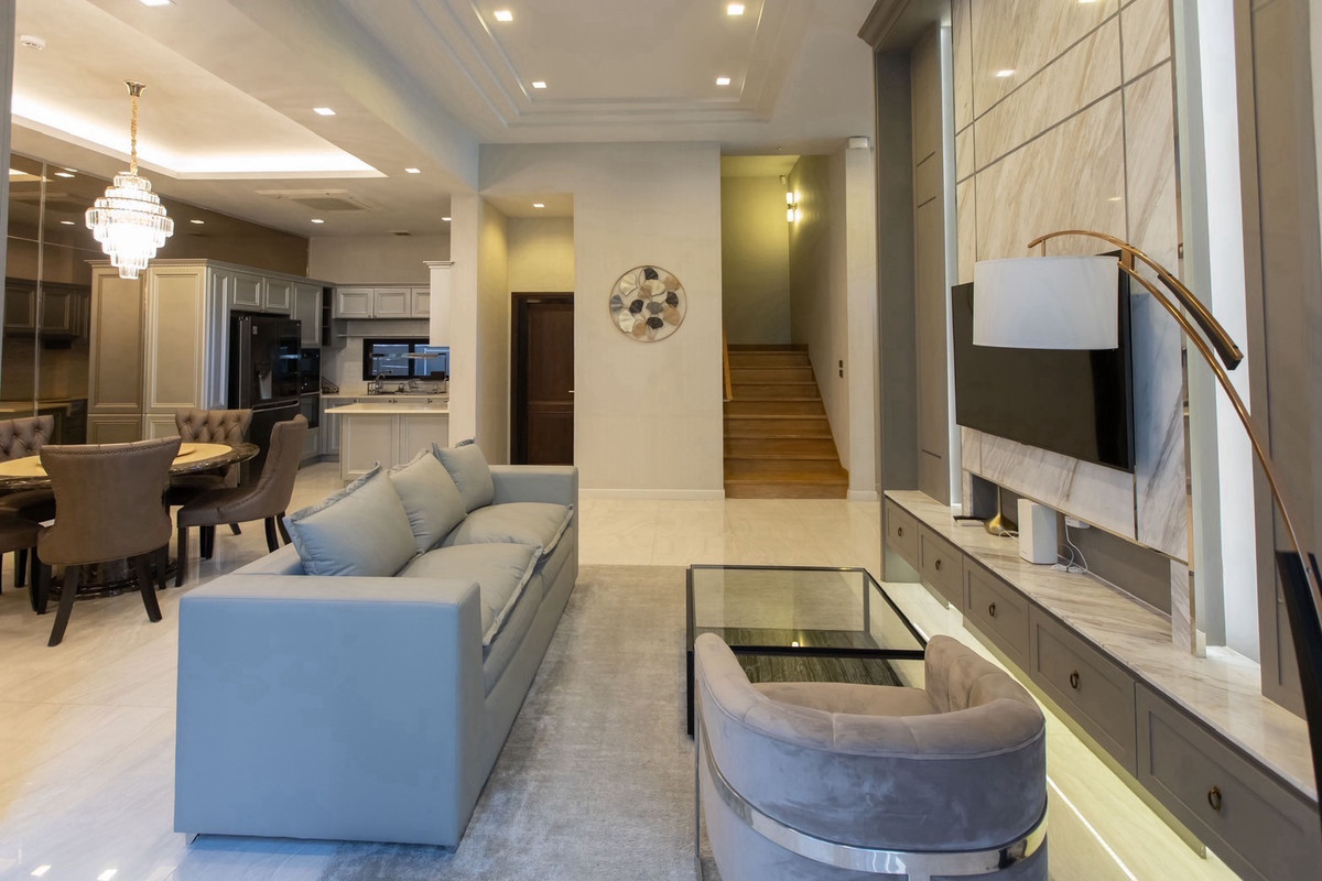 ให้เช่าบ้านเกษตร นวมินทร์ ลาดปลาเค้า : ให้เช่าบ้านเดี่ยว 3 ชั้น Artale เอกมัย รามอินทรา บ้านหรูพร้อมอยู่ Pet Friendly ขนาดใหญ่