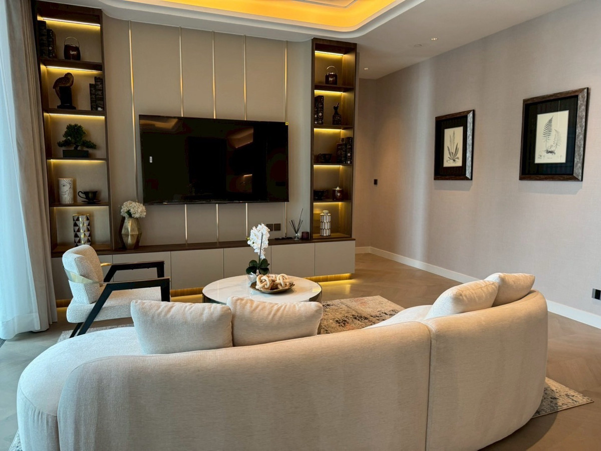 คอนโดวิทยุ ชิดลม หลังสวน : 📢👇 สุดยอดการอยู่อาศัยบนถนนวิทยุ ทำเลพรีเมียมที่หลายคนตามหา พร้อมดื่มด่ำกับวิวเมืองแบบ ไม่บล็อก และพื้นที่ใช้สอยกว้างขวาง เรียบหรู น่าอยู่