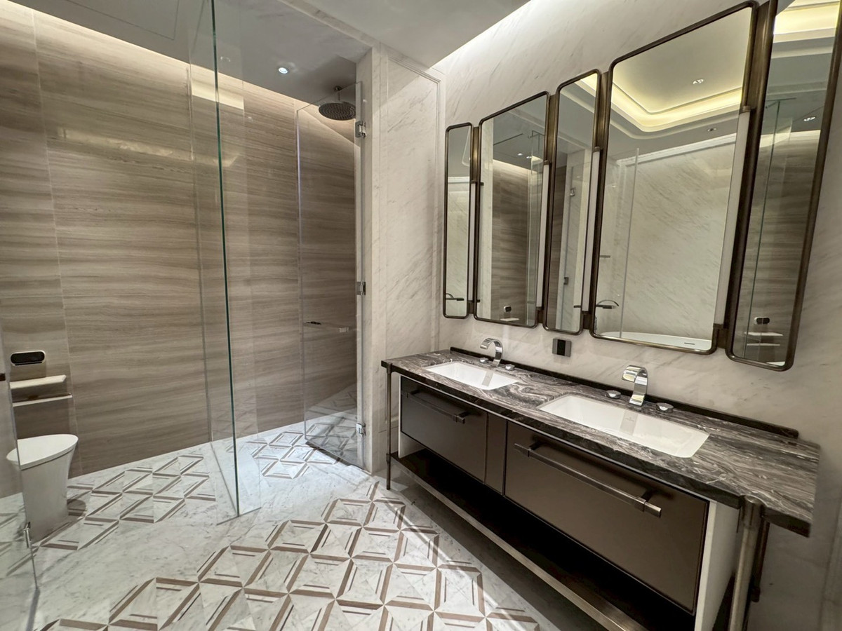 คอนโดวิทยุ ชิดลม หลังสวน : 📢👇 สุดยอดการอยู่อาศัยบนถนนวิทยุ ทำเลพรีเมียมที่หลายคนตามหา พร้อมดื่มด่ำกับวิวเมืองแบบ ไม่บล็อก และพื้นที่ใช้สอยกว้างขวาง เรียบหรู น่าอยู่