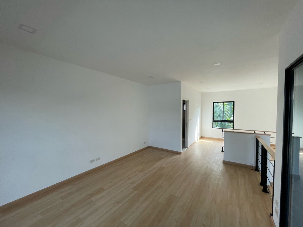 For SaleTownhomePattanakan, Srinakarin : Arden Phatthanakan Townhome for sale  Convenient transportation, near BTS On Nut. Near Phatthanakan Expressway