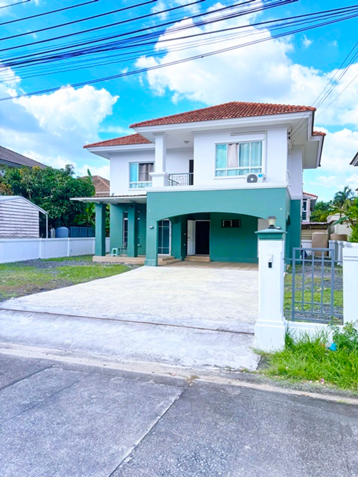 For RentHouseMin Buri, Romklao : Makro RomKlao 3.9km. 3bed Pink Skytrain MinBuri Market 2.6km. Brand new! Ready-to-move-in 2-story de