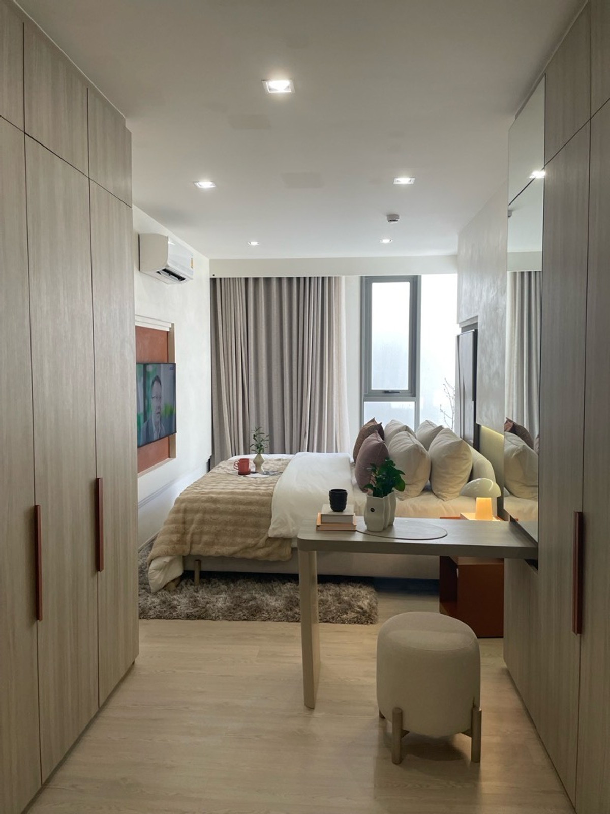 ขายดาวน์คอนโดสุขุมวิท อโศก ทองหล่อ : ขายดาว์น ห้องชุด Refernce Ekkamai มีอ่างอาบน้ำ วิวเมืองทองหล่อ-พร้อมพงษ์ 