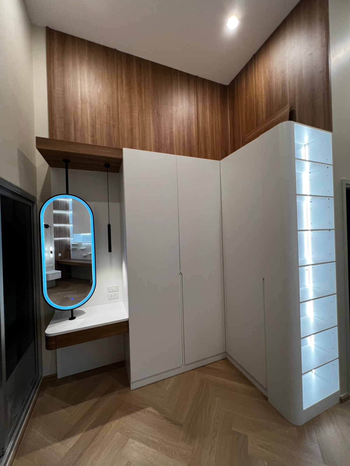 ให้เช่าคอนโดรัชดา ห้วยขวาง : For Rent Condo Noble Revolve Ratchada Fully Furnished(S03-2225)