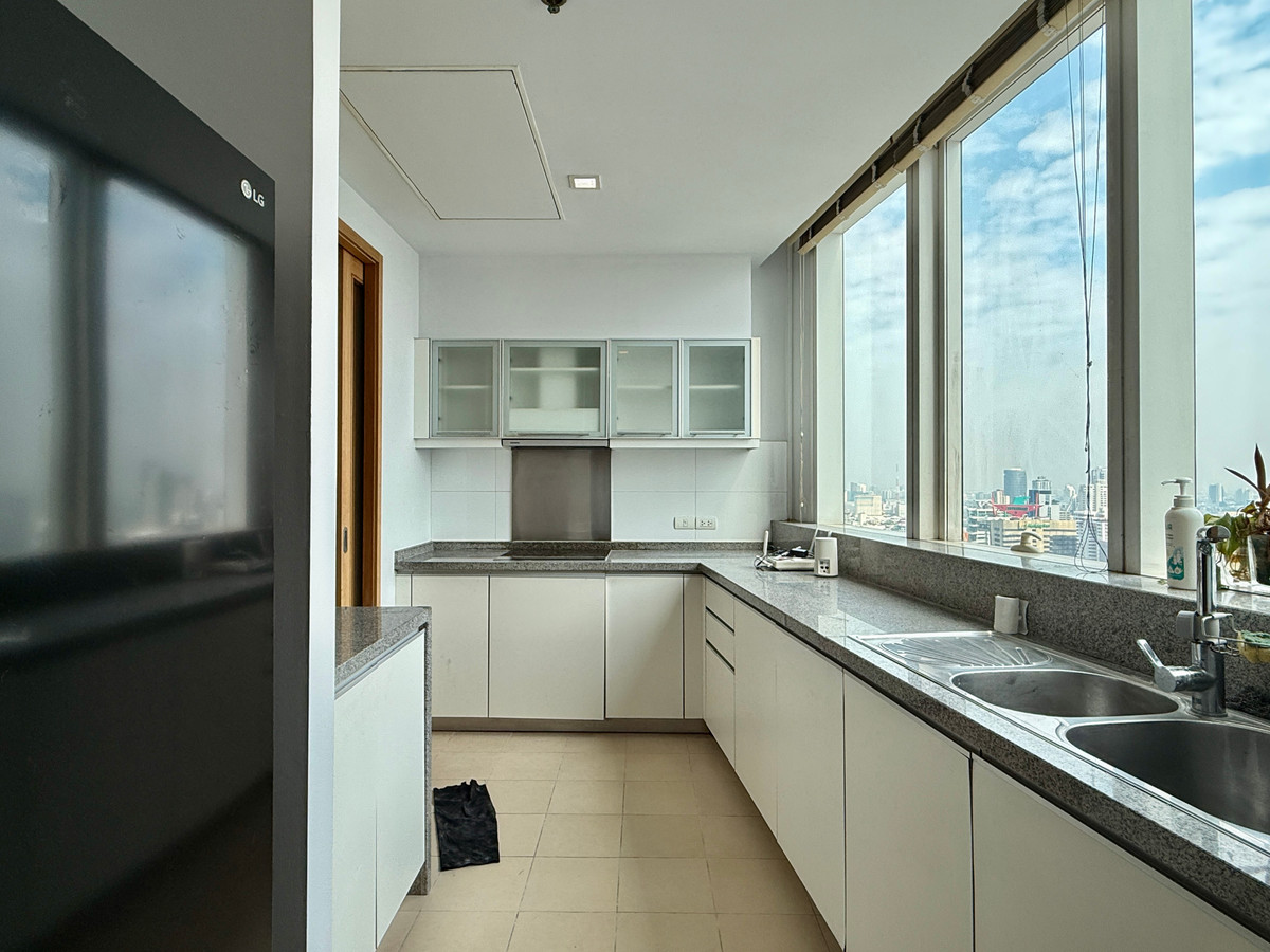 ให้เช่าคอนโดสุขุมวิท อโศก ทองหล่อ : ห้องใหญ่ ชั้นสูง วิวสวน คอนโด 3 ห้องนอน ใกล้อโศกและพร้อมพงศ์