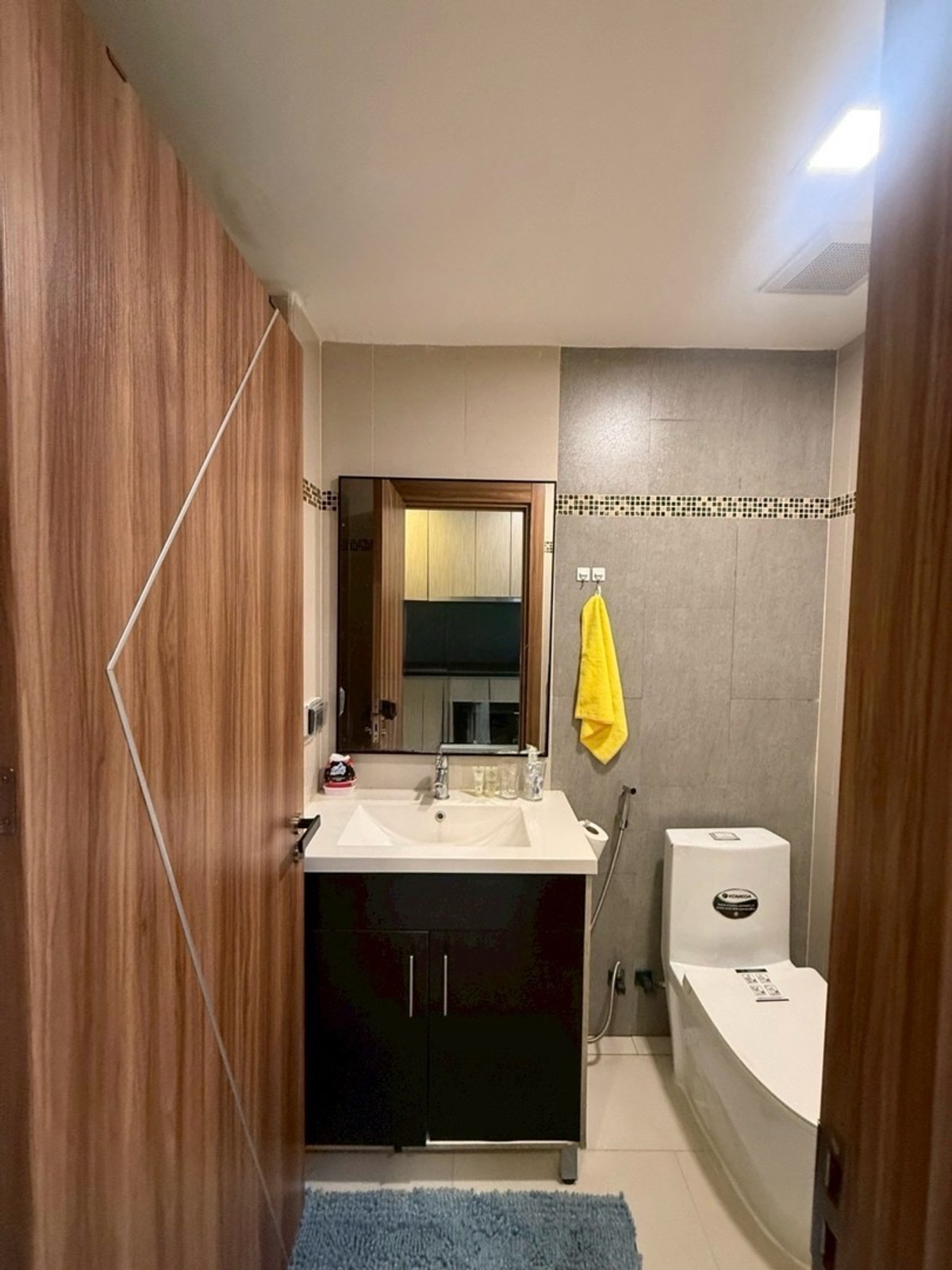 ให้เช่าคอนโดพัทยา บางแสน ชลบุรี สัตหีบ : ให้เช่าคอนโด ลากูน่า บีช 3 มัลดีฟส์ จอมเทียน พัทยา ชั้น1 ติดกับสระว่ายน้ำ Studio Room Pool Access 