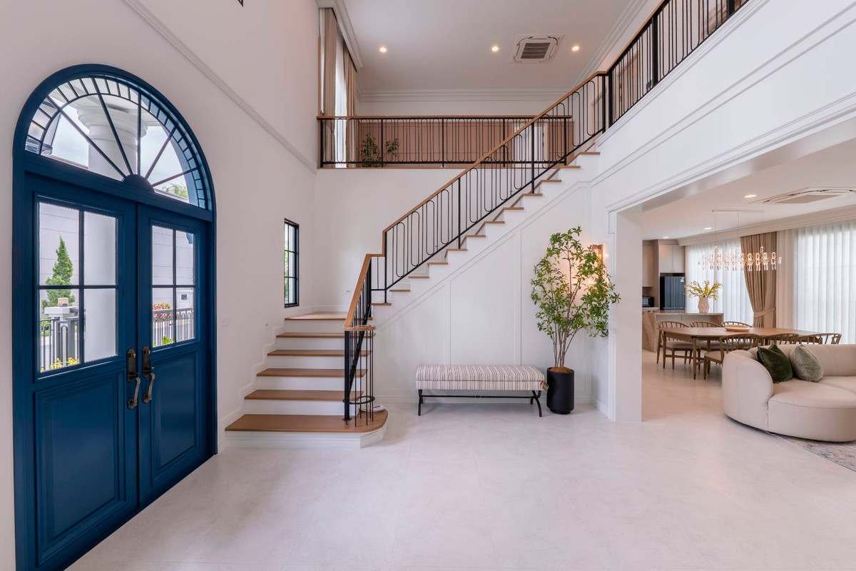 For RentHousePattanakan, Srinakarin : Hot deal ✨️ For rent, show house, magnificently decorated, Narinsiri KrungthepKreetha, 5 bedrooms, 6 bathrooms, special price.