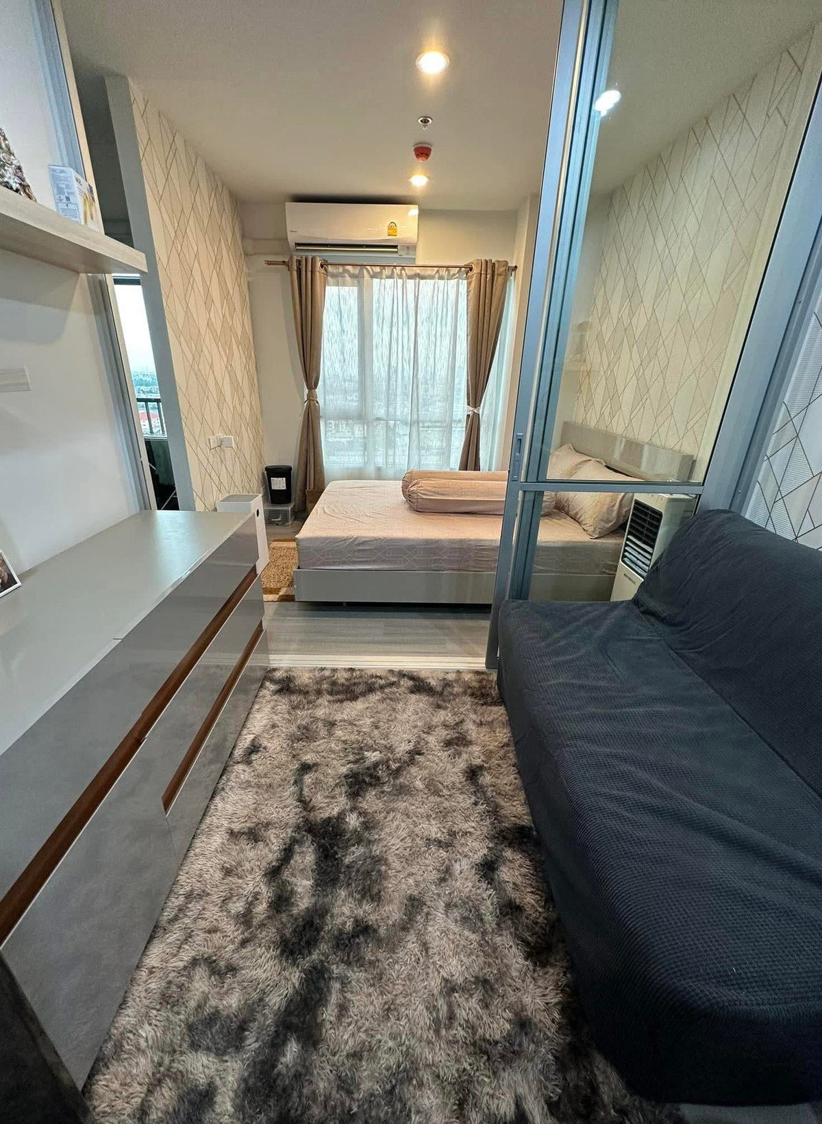 For RentCondoPinklao, Charansanitwong : ⭐ The President Charan - Yaek Fai Chai Station ⭐️ Room size 25 sq m., 18th floor, BTS view, fully furnished, ready to move in.