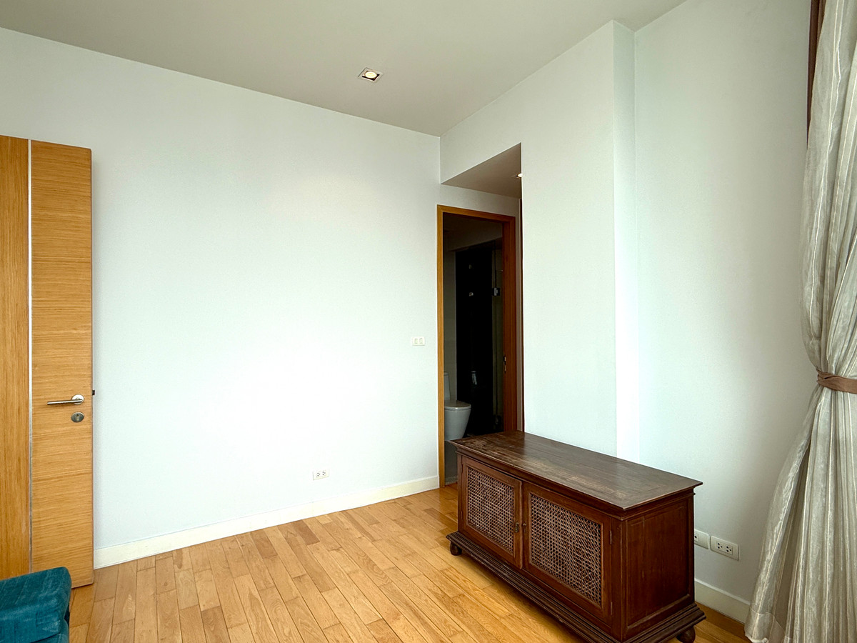 ให้เช่าคอนโดสุขุมวิท อโศก ทองหล่อ : ห้องใหญ่ ชั้นสูง วิวสวน คอนโด 3 ห้องนอน ใกล้อโศกและพร้อมพงศ์