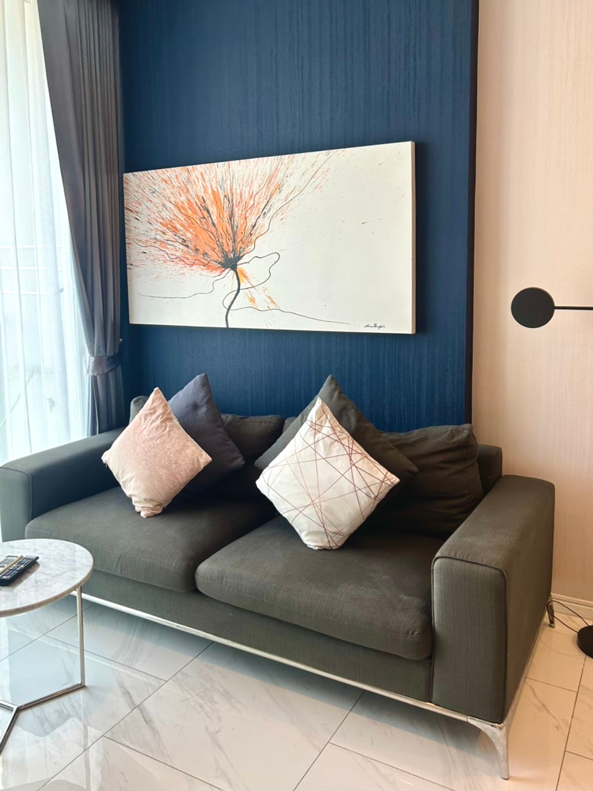 ให้เช่าอาคารพาณิชย์สุขุมวิท อโศก ทองหล่อ : Hyde Sukhumvit 11 (a fresh renovated 2 bedroom condo) for Rent and Sale