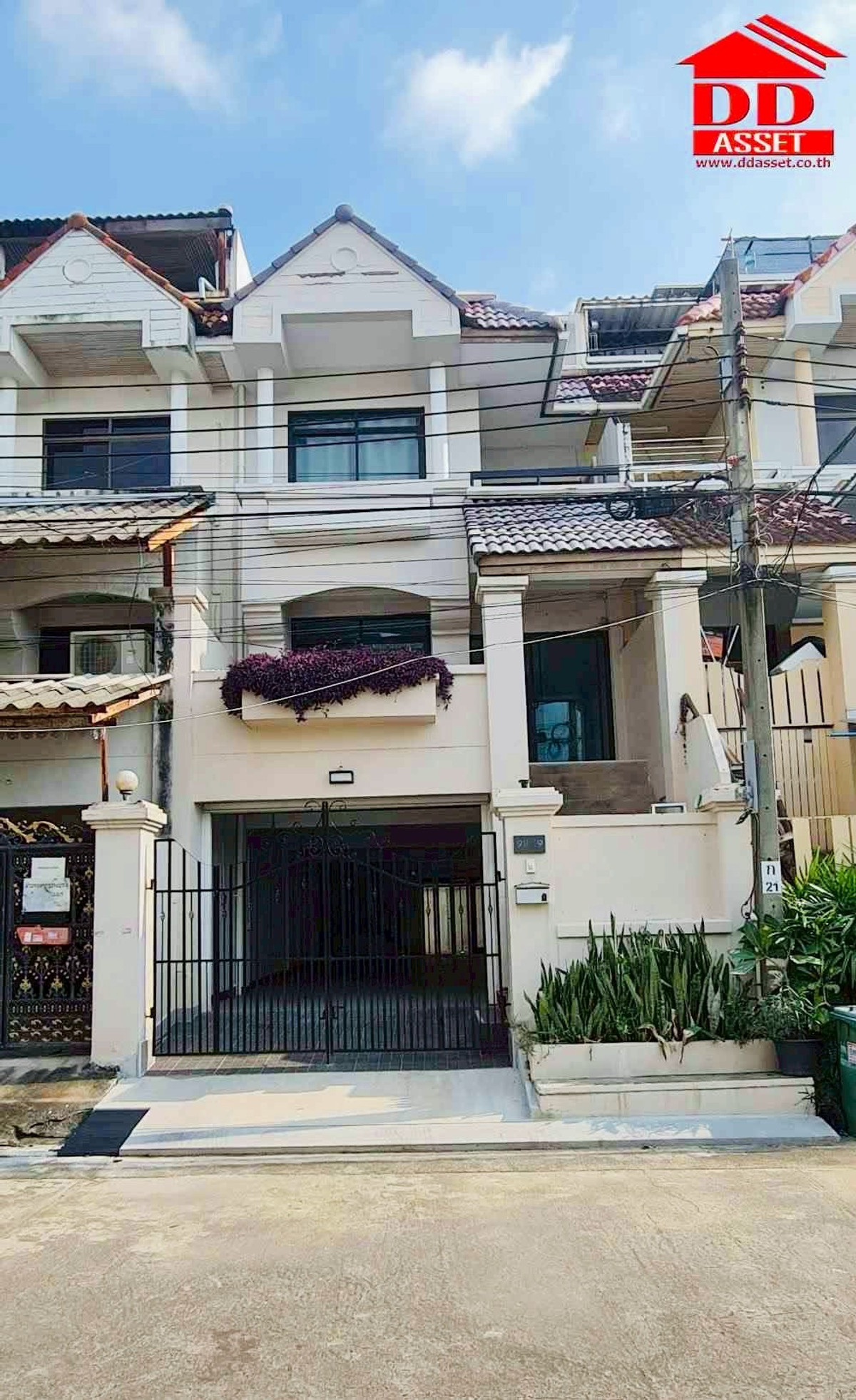 For RentTownhomePattanakan, Srinakarin : For Rent Townhome, Home Office, 4 floors, Srinakarin 42 Code: T8229