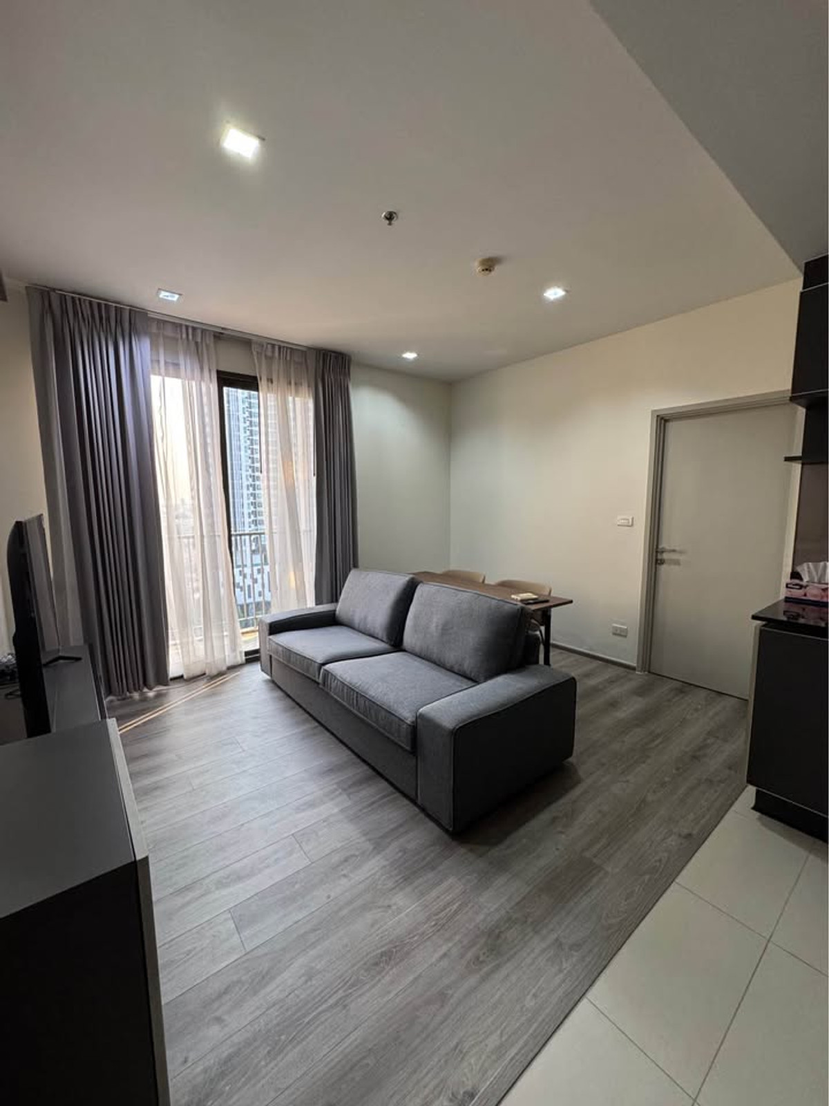 For RentCondoWongwianyai, Charoennakor : ⭐️ Nye by Sansiri ⭐️ Room size 41.94 sq m, corner room, all electrical appliances are ready to move in.