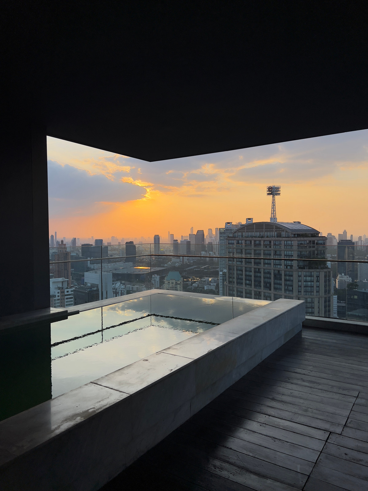 CondoSukhumvit, Asoke, Thonglor : 🏆 PENTHOUSE WITH PRIVATE POOL | MARQUE SUKHUMVIT 39 | 295 sqm | 44th Floor | Only 2 Units Per Floor