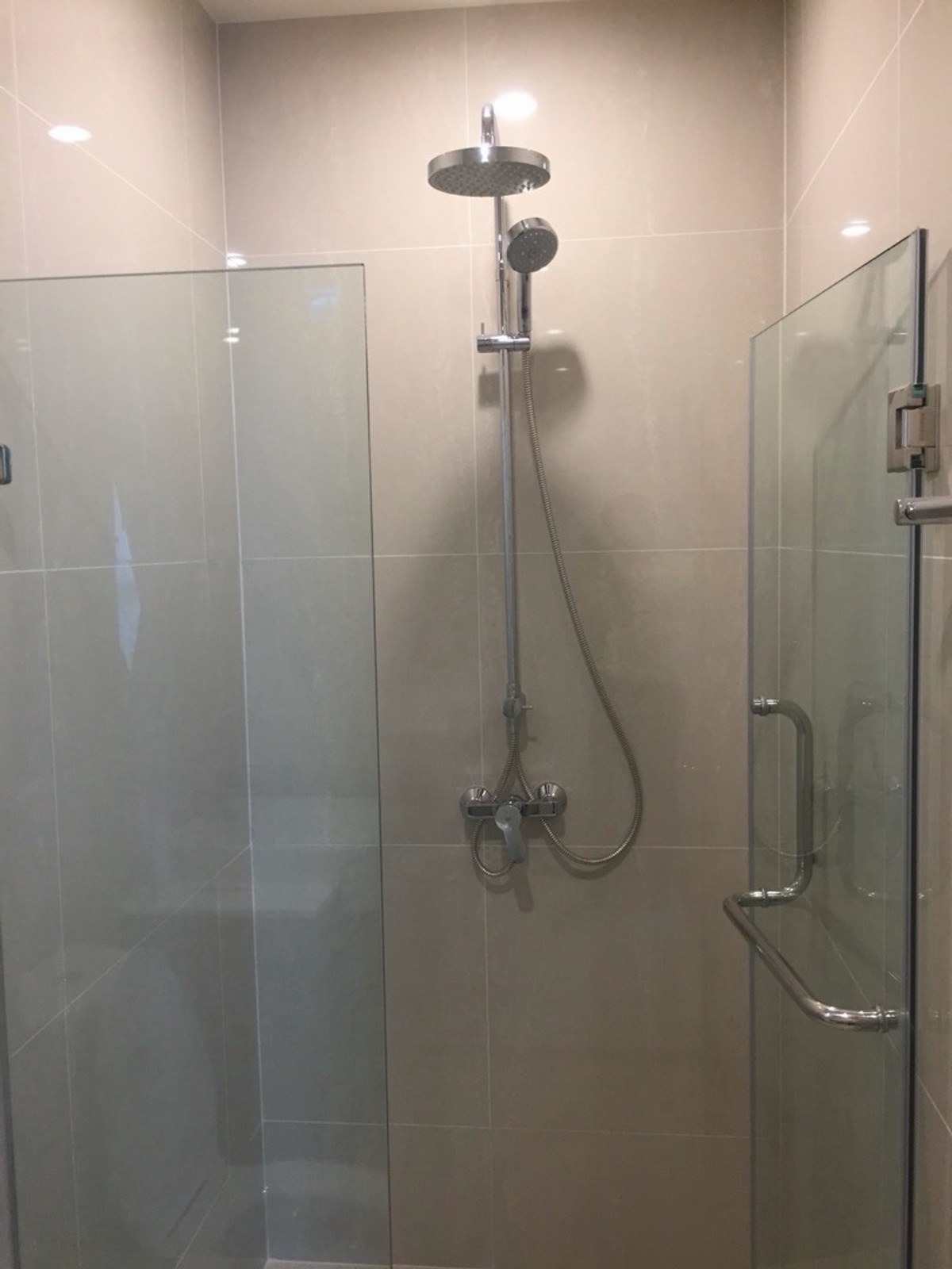 ให้เช่าคอนโดรัชดา ห้วยขวาง : 🔥ให้เช่าด่วน🔥โนเบิล รีวอลฟ์ รัชดา ห้องกว้าง เฟอร์นิเจอร์ครบพร้อมเข้าอยู่ ใกล้ MRT สถานีศูนย์วัฒนธรรม