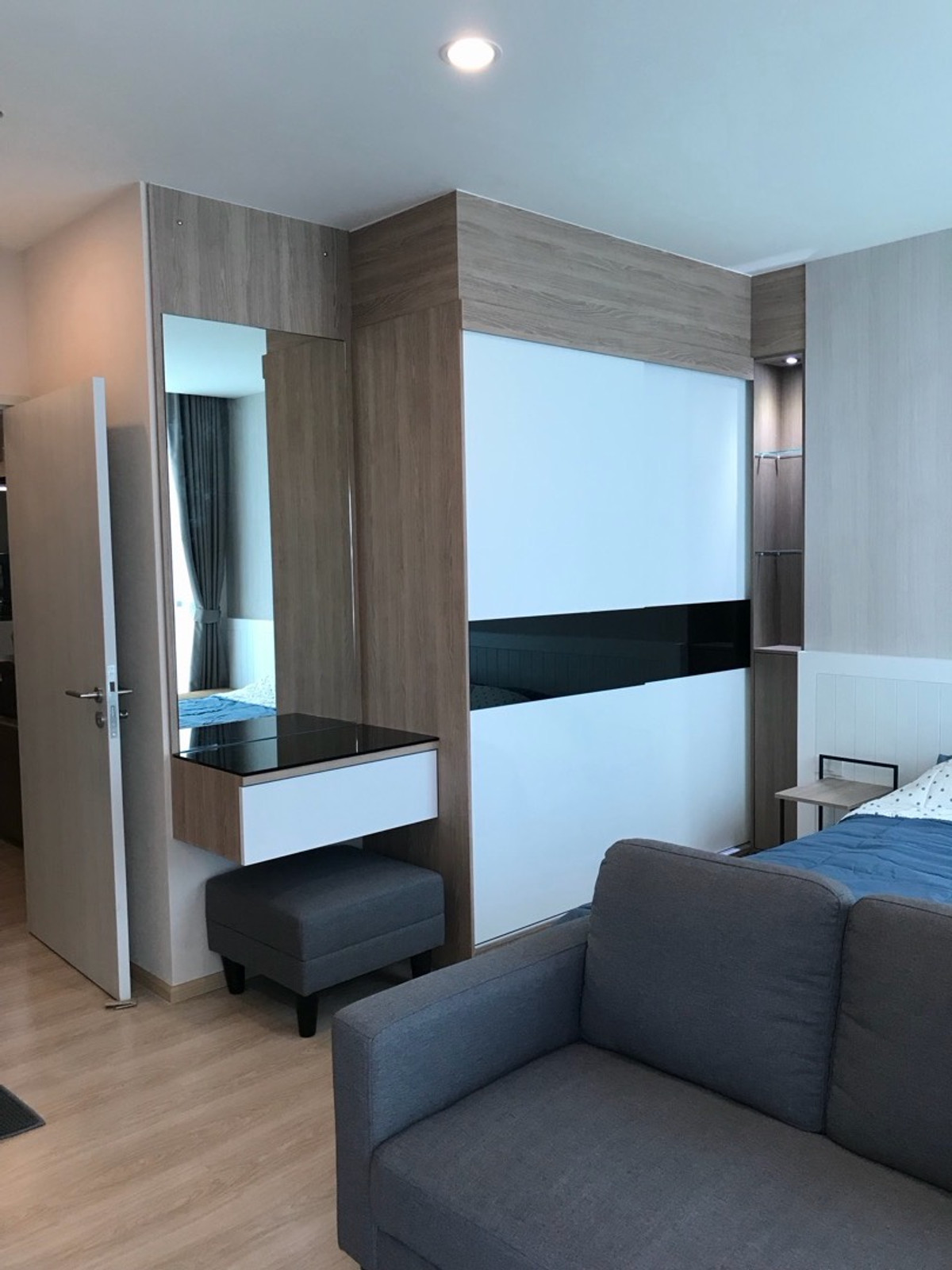 ให้เช่าคอนโดรัชดา ห้วยขวาง : 🔥ให้เช่าด่วน🔥โนเบิล รีวอลฟ์ รัชดา ห้องกว้าง เฟอร์นิเจอร์ครบพร้อมเข้าอยู่ ใกล้ MRT สถานีศูนย์วัฒนธรรม