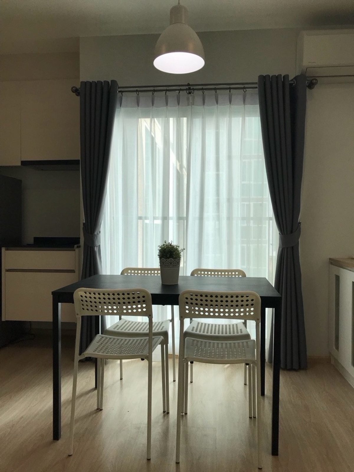 ให้เช่าคอนโดรัชดา ห้วยขวาง : 🔥ให้เช่าด่วน🔥โนเบิล รีวอลฟ์ รัชดา ห้องกว้าง เฟอร์นิเจอร์ครบพร้อมเข้าอยู่ ใกล้ MRT สถานีศูนย์วัฒนธรรม