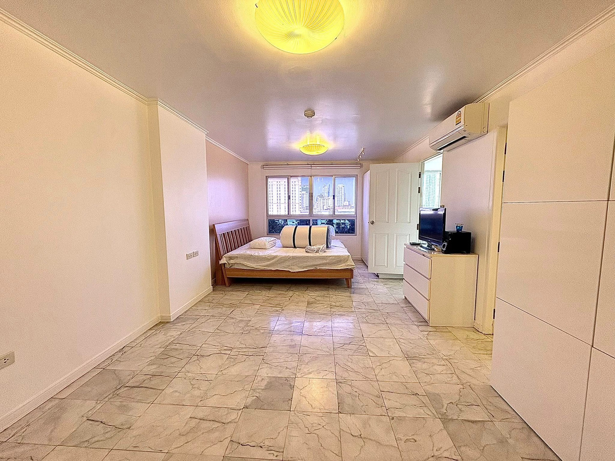 For SaleCondoSathorn, Narathiwat : Corner unit, quiet and airy with good ventilation