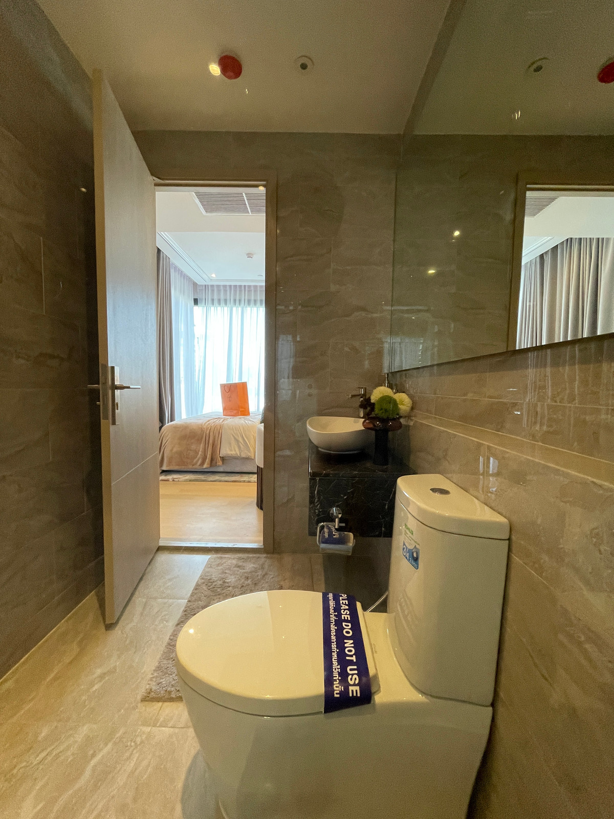 For SaleCondoRama9, Petchburi, RCA : Condo for sale: Ashton Asoke-Rama 9, Combine room, extra large size, 150.78 sq m, in ALPHA building, fully furnished, ready to move in. (Fully-Decorated) and receive full promotions for more than 13 items, the ultimate in luxury in the heart of the New CB