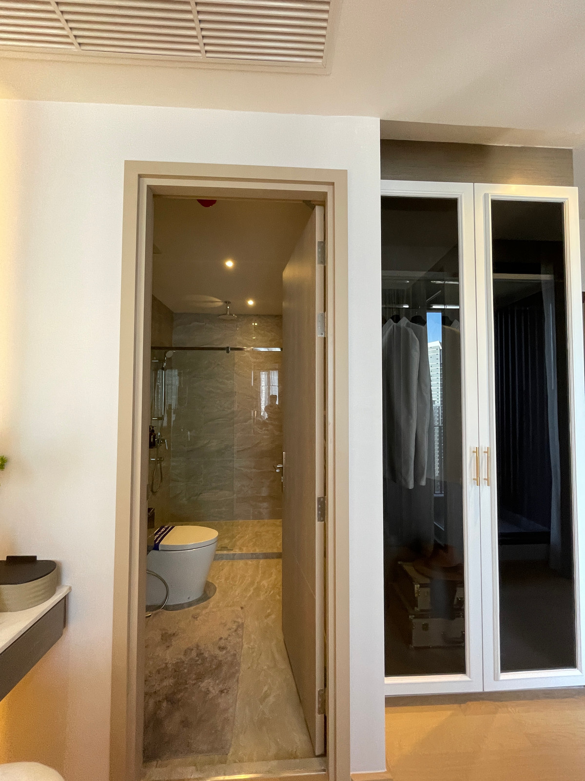 For SaleCondoRama9, Petchburi, RCA : Condo for sale: Ashton Asoke-Rama 9, Combine room, extra large size, 150.78 sq m, in ALPHA building, fully furnished, ready to move in. (Fully-Decorated) and receive full promotions for more than 13 items, the ultimate in luxury in the heart of the New CB