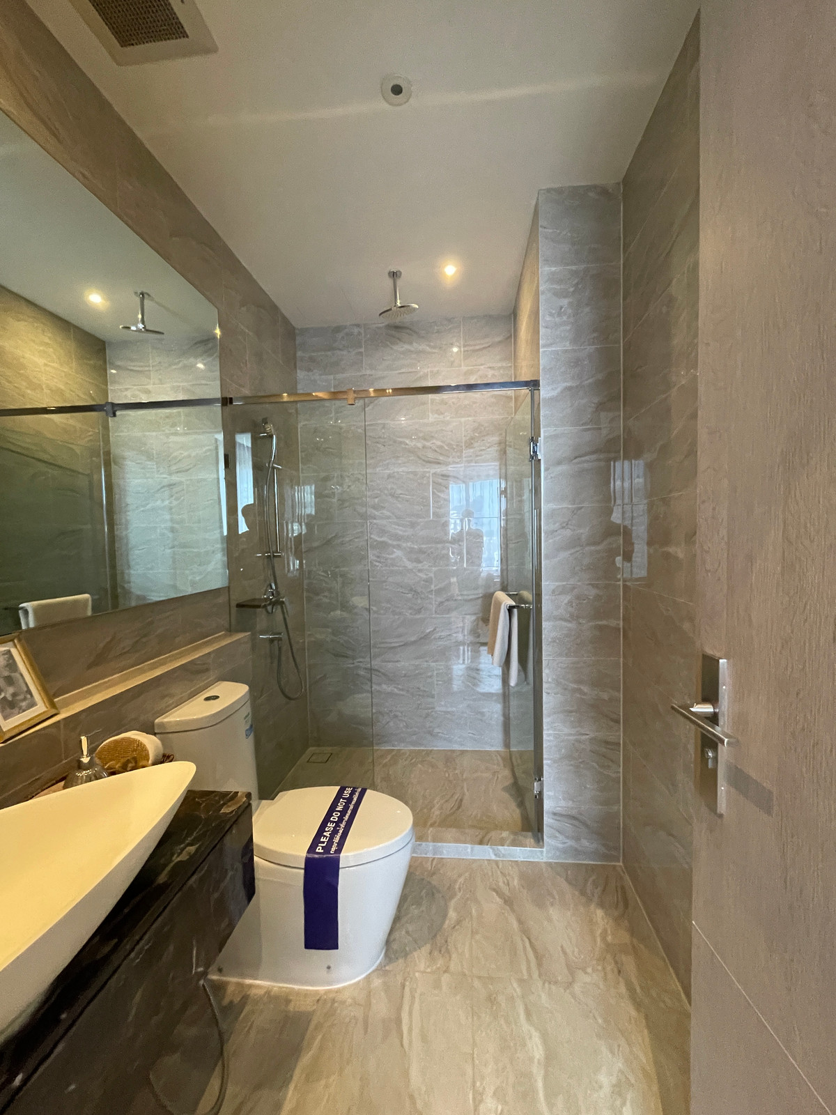 For SaleCondoRama9, Petchburi, RCA : Condo for sale: Ashton Asoke-Rama 9, Combine room, special size, 91.94 sq m, in ALPHA building, fully furnished, ready to move in. (Fully-Decorated) and receive full promotions for more than 13 items, the ultimate in luxury in the heart of the New CBD.