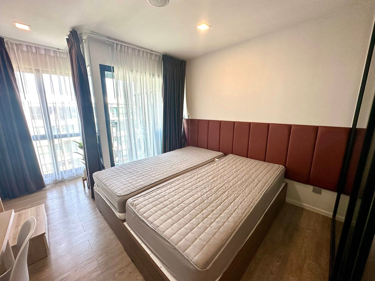 For RentCondoPathum Thani,Rangsit, Thammasat : ⭐️For rent Kave Town Space ⭐️ Closest to Bangkok University. You can walk to class👍 Double bed room, can be shared with a roommate, so chill. 📞Call PKat 091-7503016