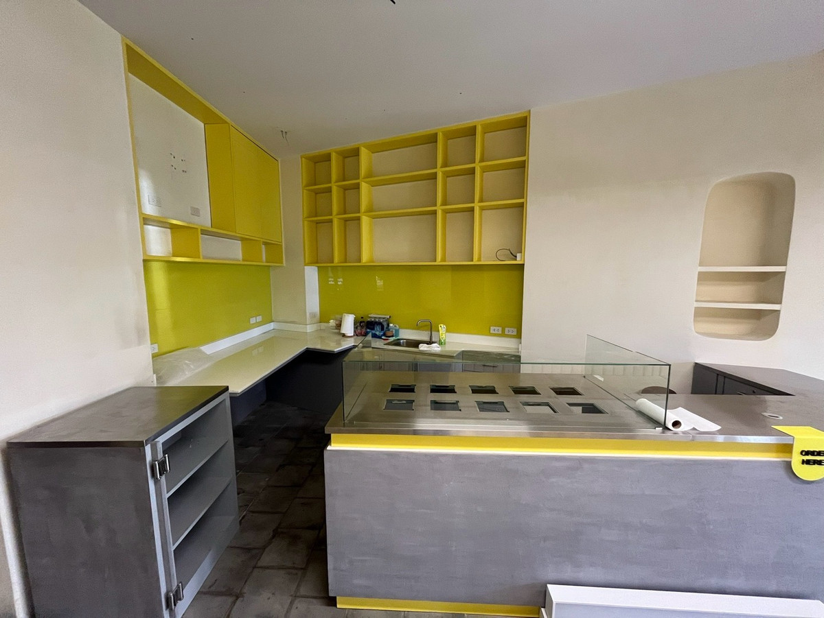 For RentShop HouseYaowarat, Banglamphu : Commercial building for rent, 1 unit, 3 floors @ Yaowarat, near MRT Sam Yot 600 meters, location for tourism, foreigners and hotels.