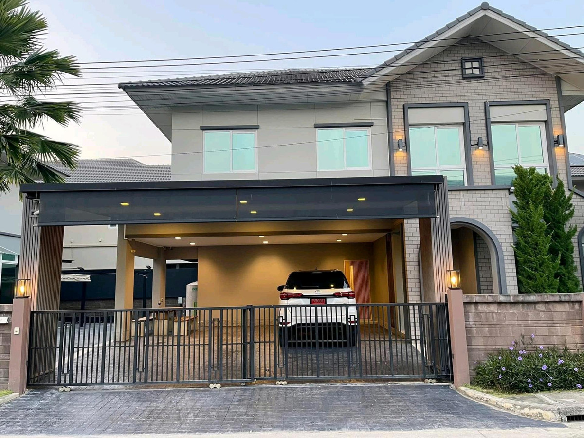 For RentHouseChiang Mai : Laddarom Elegance, City Hall, Wongwaen, 7 bedrooms.