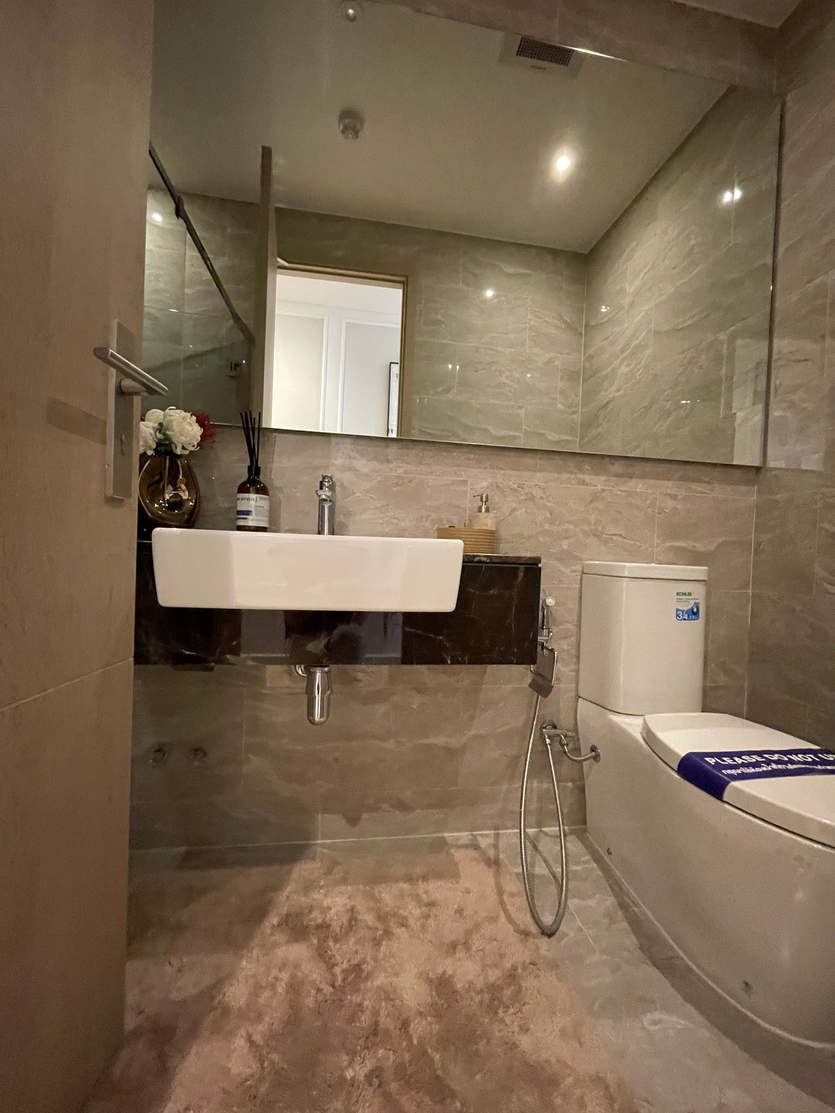 For SaleCondoRama9, Petchburi, RCA : Condo for sale: Ashton Asoke-Rama 9, Combine room, extra large size, 150.78 sq m, in ALPHA building, fully furnished, ready to move in. (Fully-Decorated) and receive full promotions for more than 13 items, the ultimate in luxury in the heart of the New CB