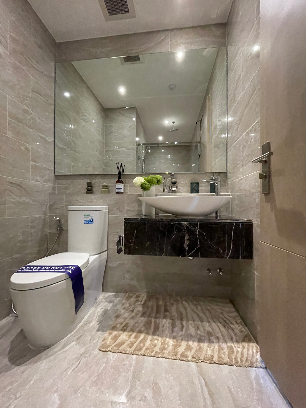 For SaleCondoRama9, Petchburi, RCA : Condo for sale: Ashton Asoke-Rama 9, Combine room, extra large size, 150.78 sq m, in ALPHA building, fully furnished, ready to move in. (Fully-Decorated) and receive full promotions for more than 13 items, the ultimate in luxury in the heart of the New CB