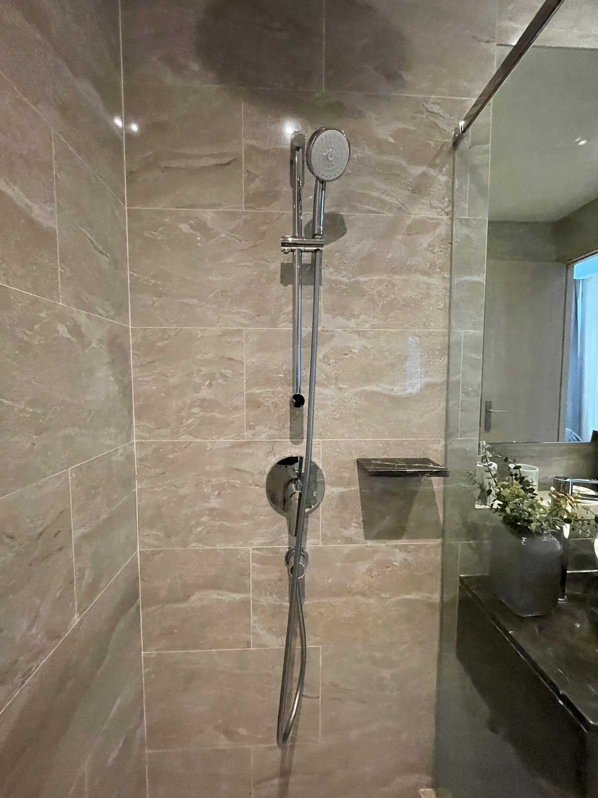 For SaleCondoRama9, Petchburi, RCA : Condo for sale: Ashton Asoke-Rama 9, Combine room, special size, 91.94 sq m, in ALPHA building, fully furnished, ready to move in. (Fully-Decorated) and receive full promotions for more than 13 items, the ultimate in luxury in the heart of the New CBD.