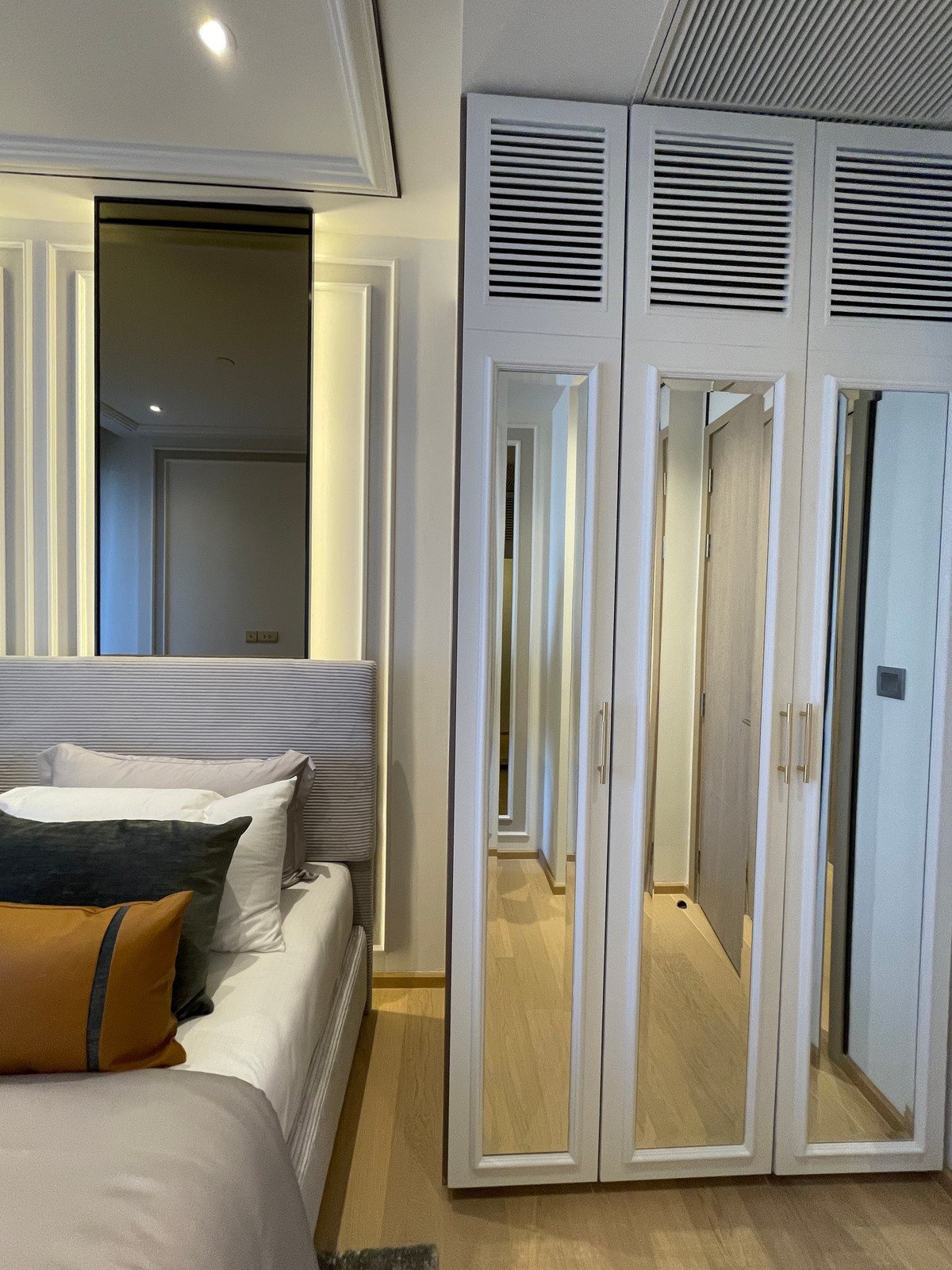 For SaleCondoRama9, Petchburi, RCA : Condo for sale: Ashton Asoke-Rama 9, Combine room, extra large size, 150.78 sq m, in ALPHA building, fully furnished, ready to move in. (Fully-Decorated) and receive full promotions for more than 13 items, the ultimate in luxury in the heart of the New CB