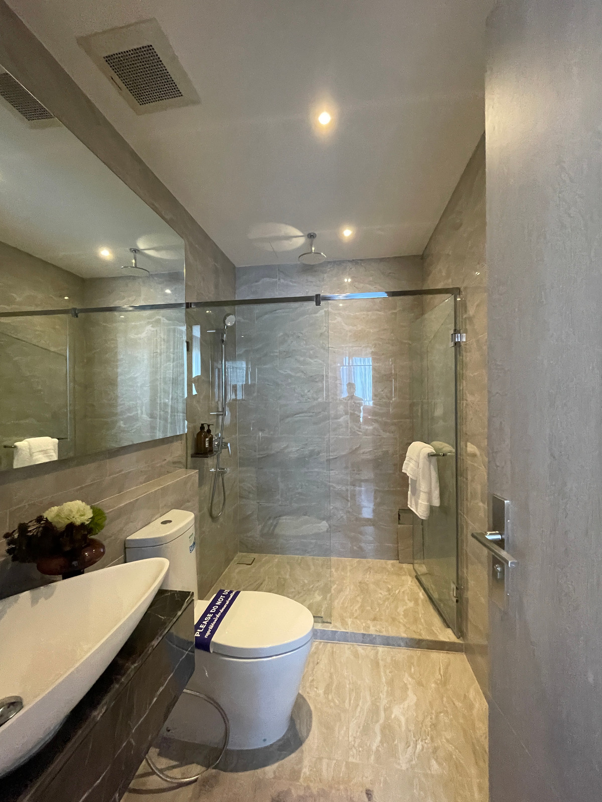 For SaleCondoRama9, Petchburi, RCA : Condo for sale: Ashton Asoke-Rama 9, Combine room, extra large size, 150.78 sq m, in ALPHA building, fully furnished, ready to move in. (Fully-Decorated) and receive full promotions for more than 13 items, the ultimate in luxury in the heart of the New CB