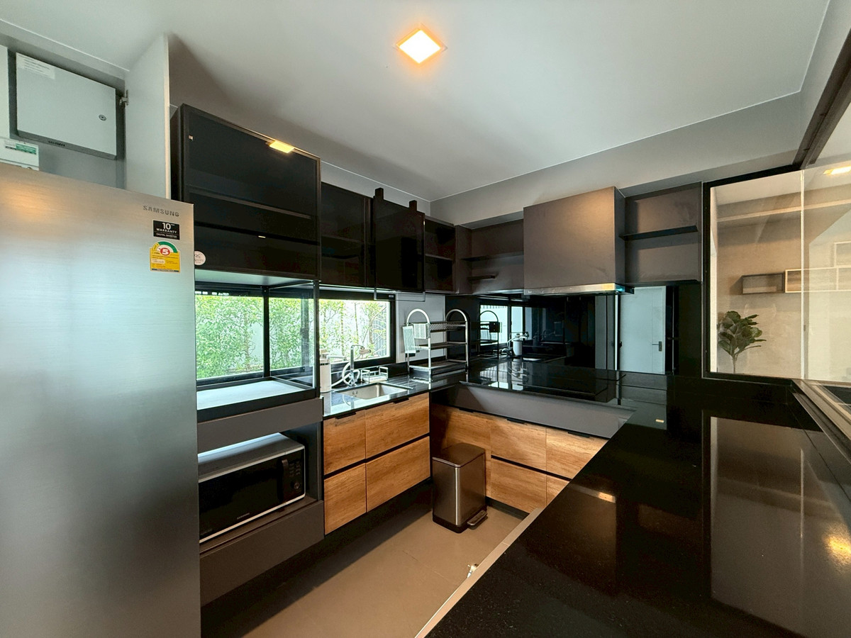 ให้เช่าทาวน์โฮมบางนา แบริ่ง ลาซาล : บ้านให้เช่า วีเว่ บางนา กม.7 พร้อมเฟอร์นิเจอร์ครบ ( SPSEVE1529)